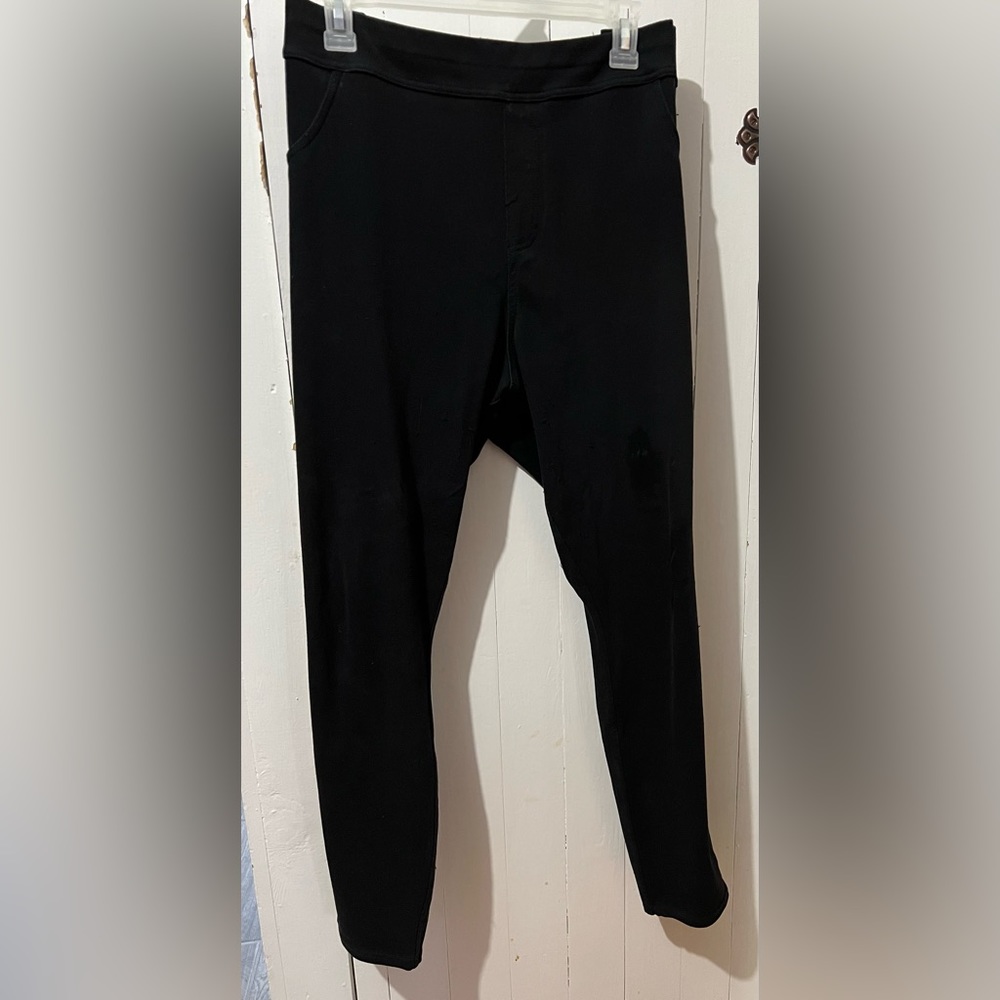 Women’s Pull On Black Jeggings with back pockets. Size XXL
